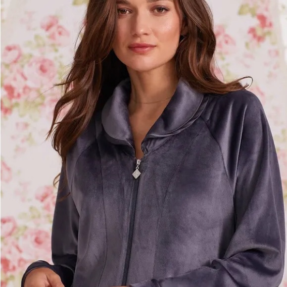 Elegant Gray Zip-Up Jacket - Picture 1 of 6